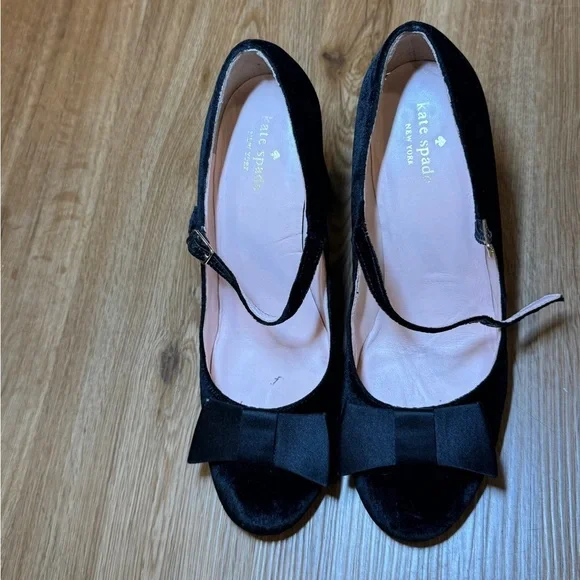 Kate Spade Black Heels with Bow Accent - Picture 3 of 13